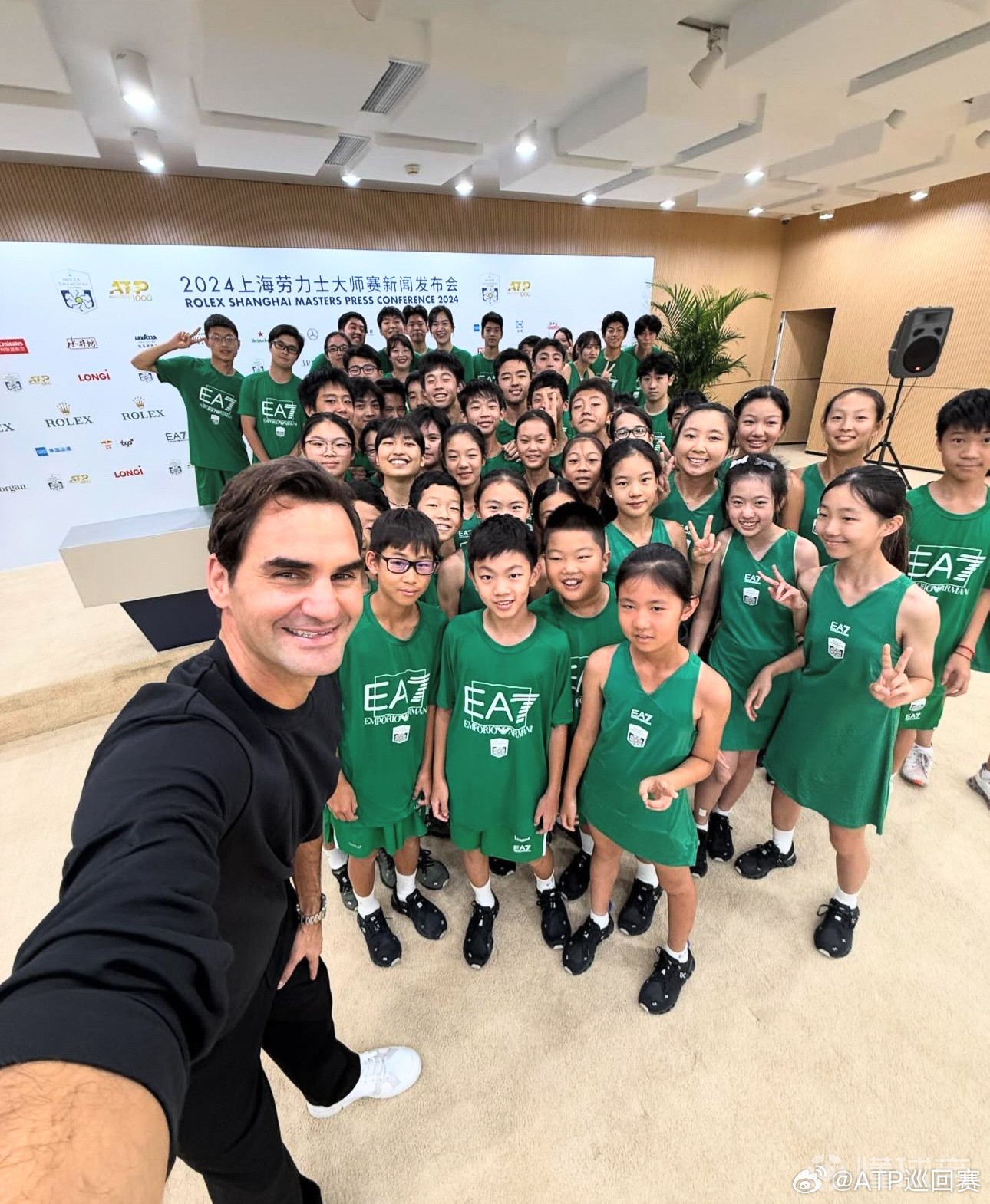 费德勒退役仪式泪洒全场，一代传奇落幕 