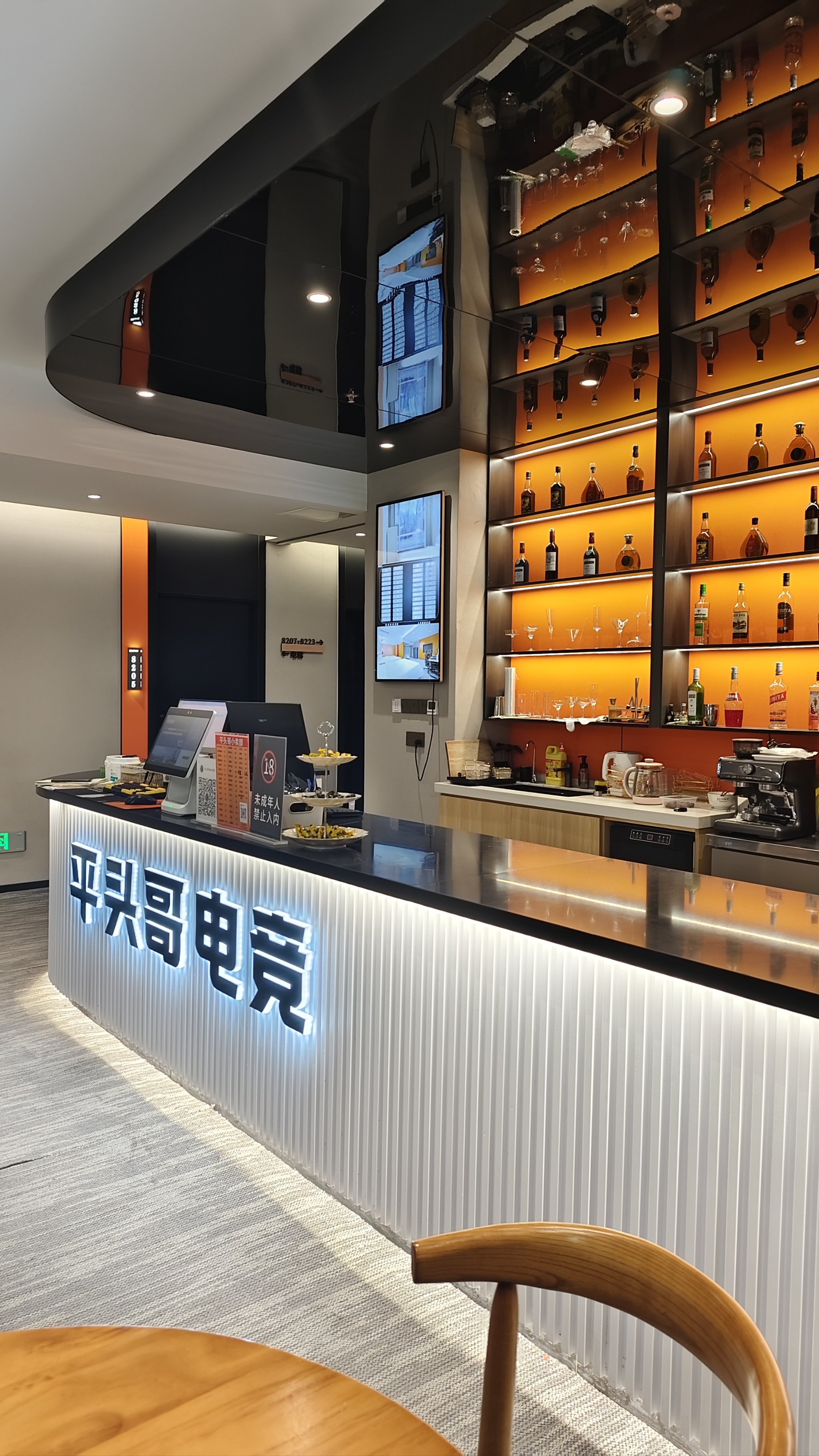 包含电竞酒店成新风口，年轻人为何热衷“开黑房”？的词条