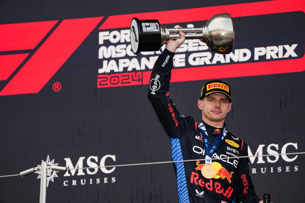 关于F1新赛季揭幕战：维斯塔潘杆位夺冠的信息