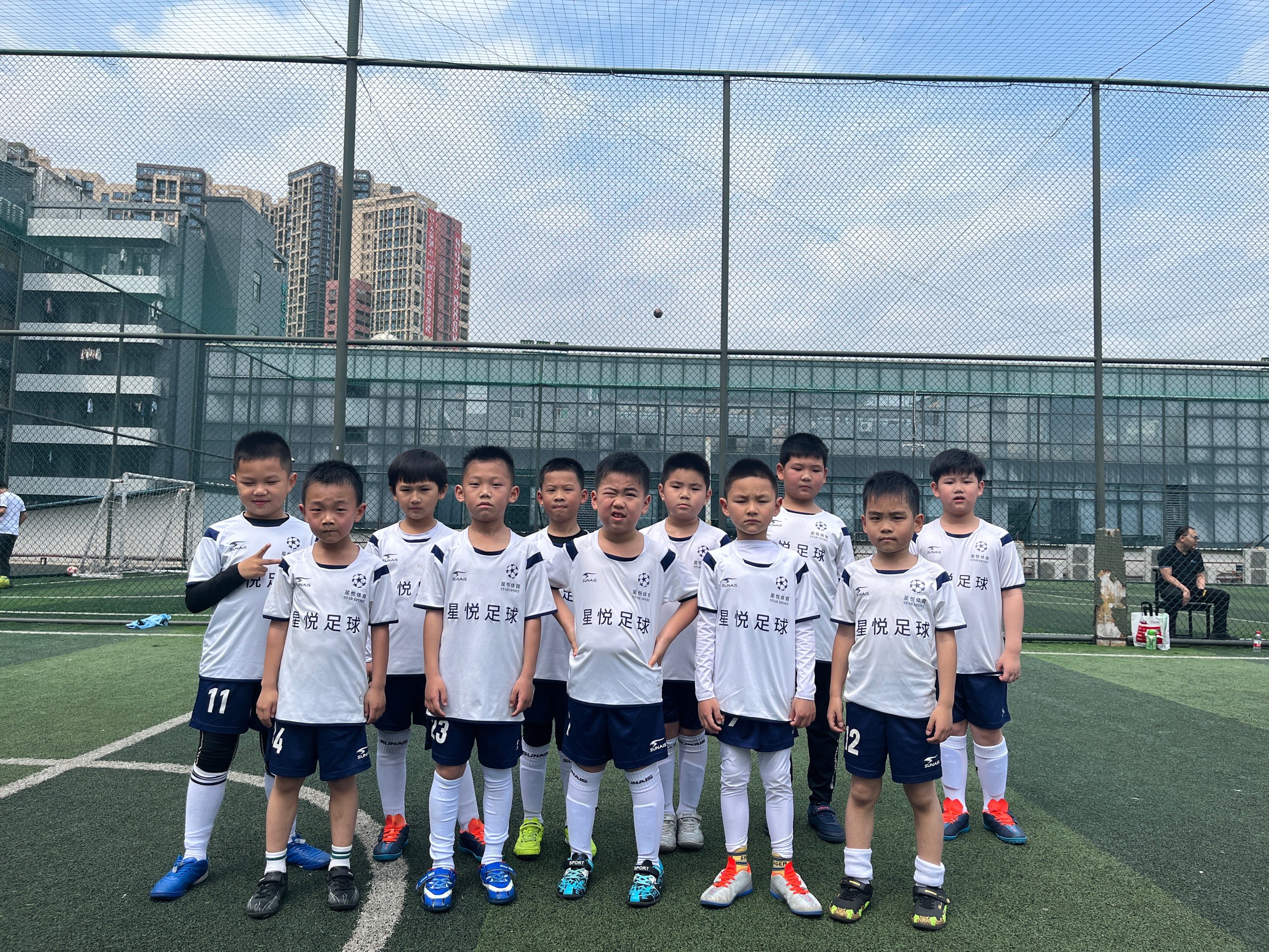 包含球星儿子踢球合集：足球基因太强大的词条