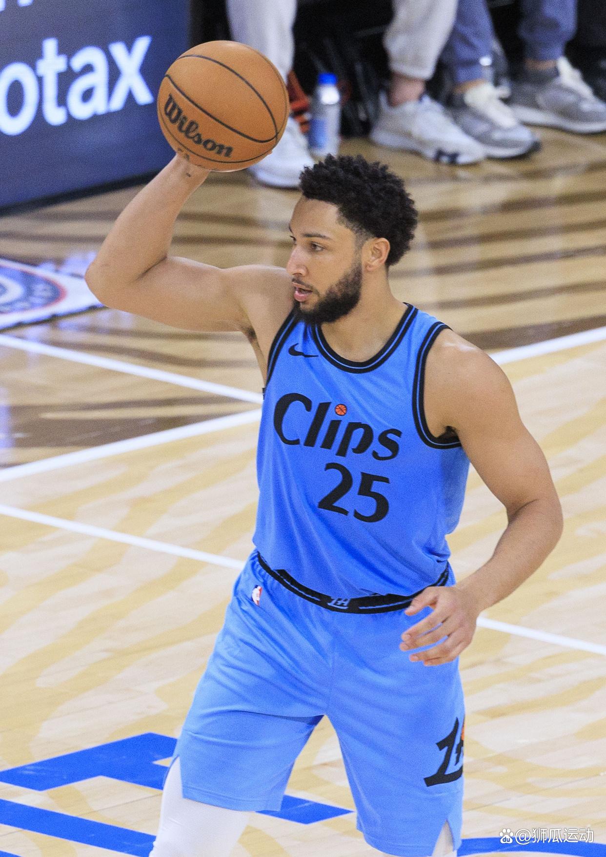 “繁荣与压力：身处聚光灯下的NBA球员生活！” 