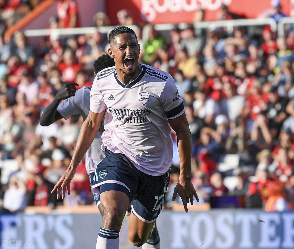 包含皇马宣布重磅引援，1亿欧元签下未来中场核心的词条