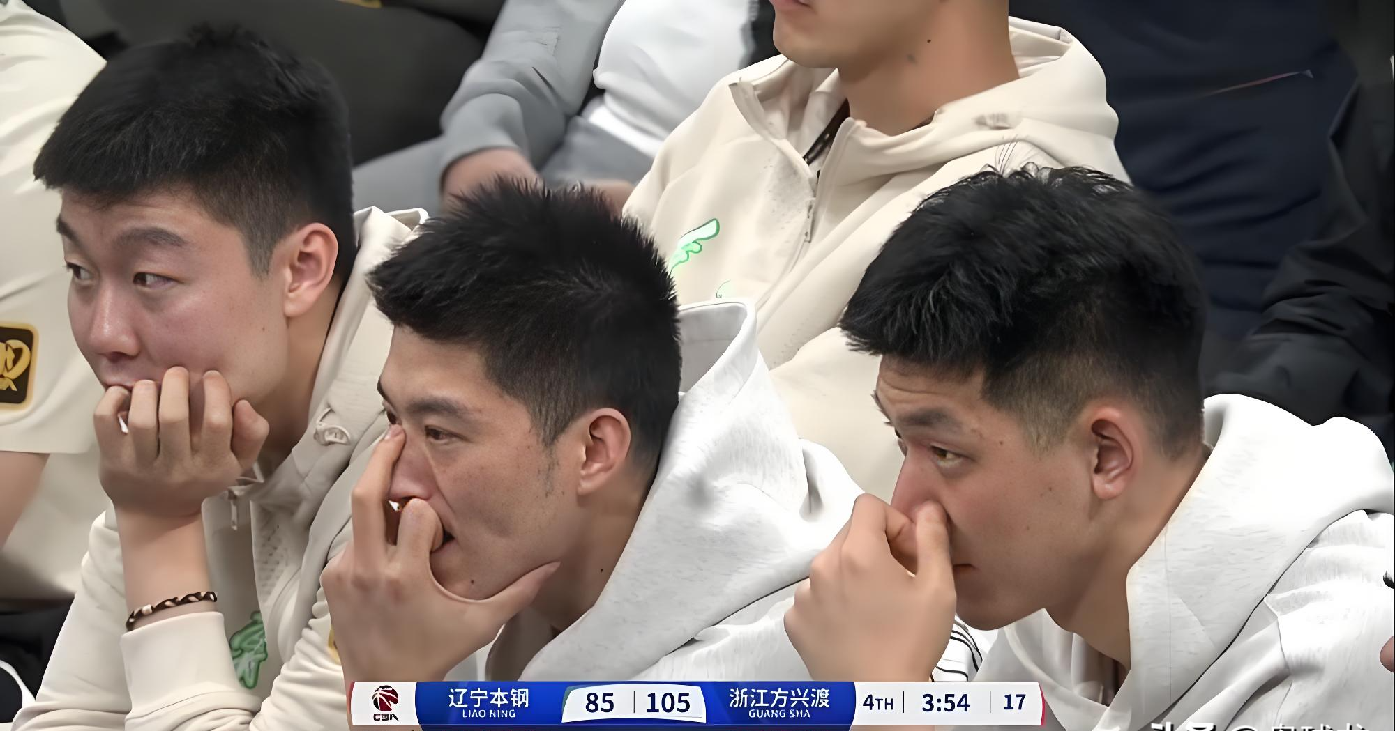 球迷看球名场面：太疯了！ 