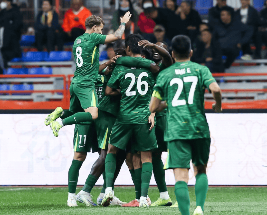 中超新赛季开幕,归化球员表现抢眼 中超新赛季开幕,归化球员表现抢眼