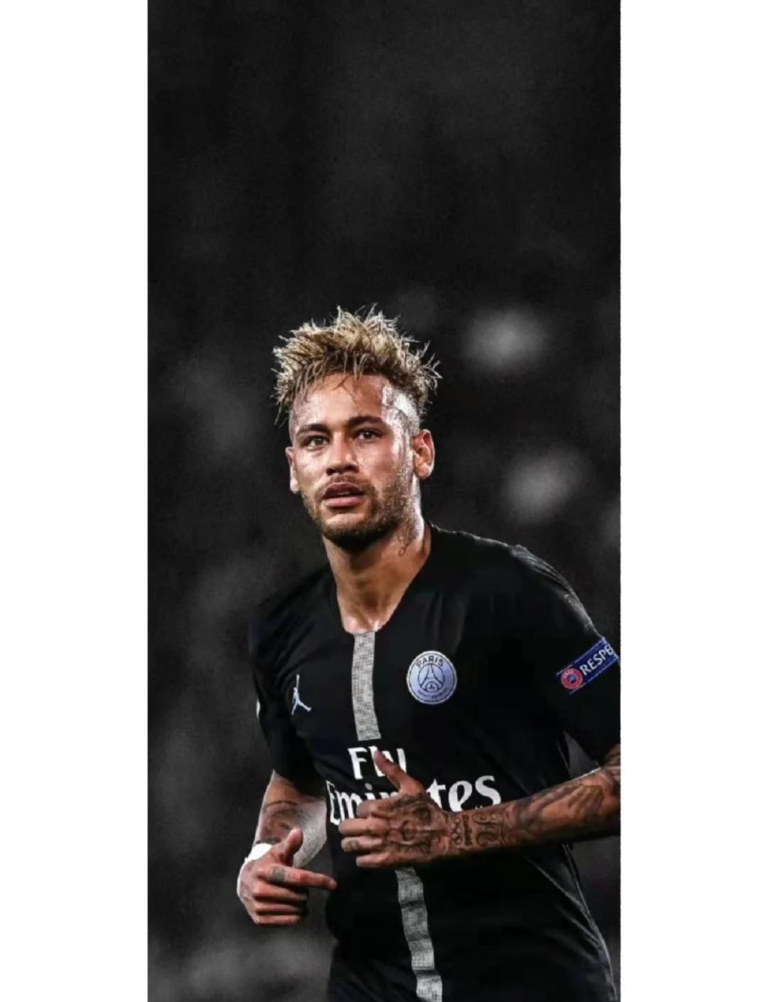 内马尔：天赋与争议并存的天才 