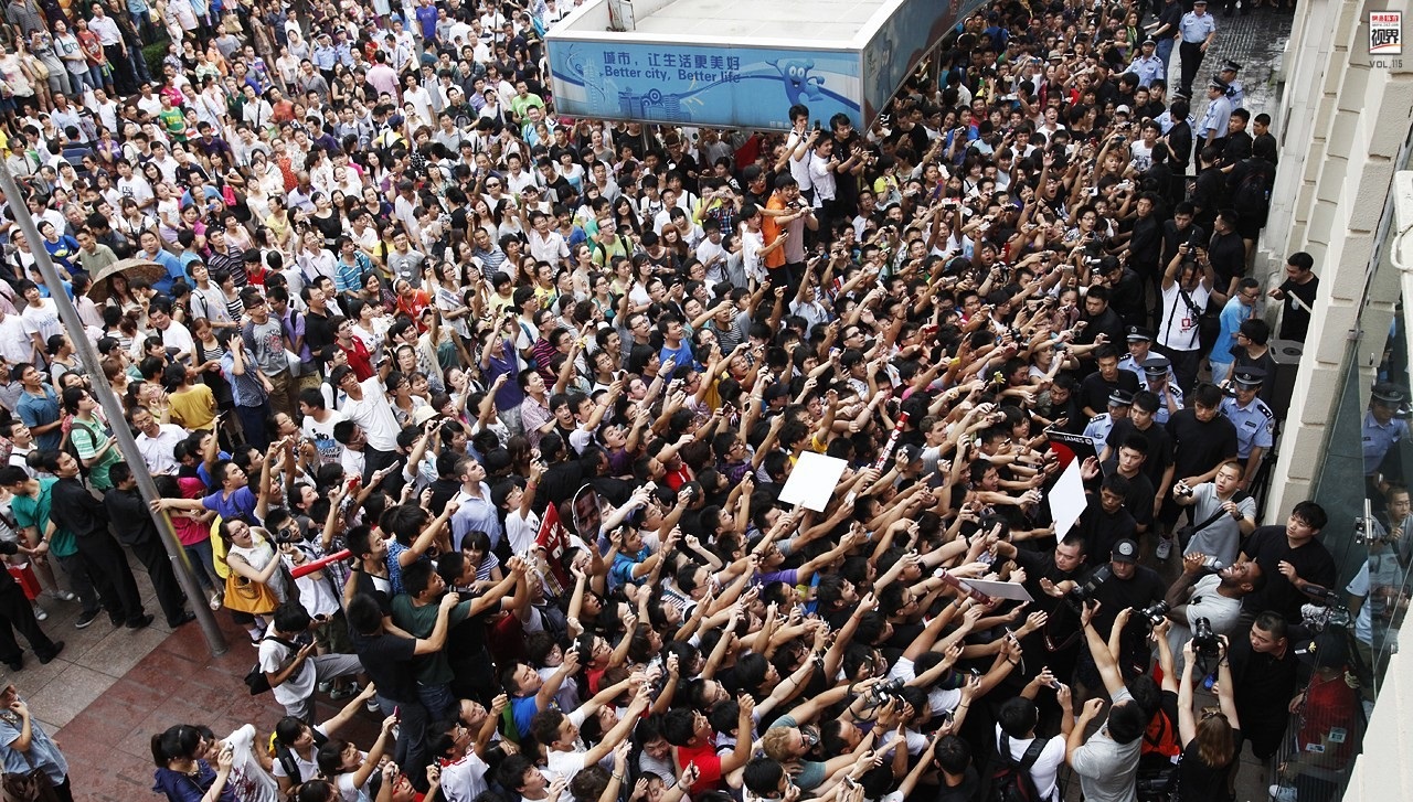 足球旅游：追随主队远征的狂热粉丝 